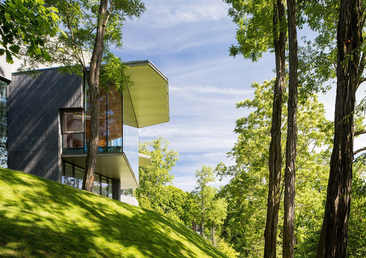 The geothermally heated and cooled Planar Villa residence overlooks the Hudson River.
